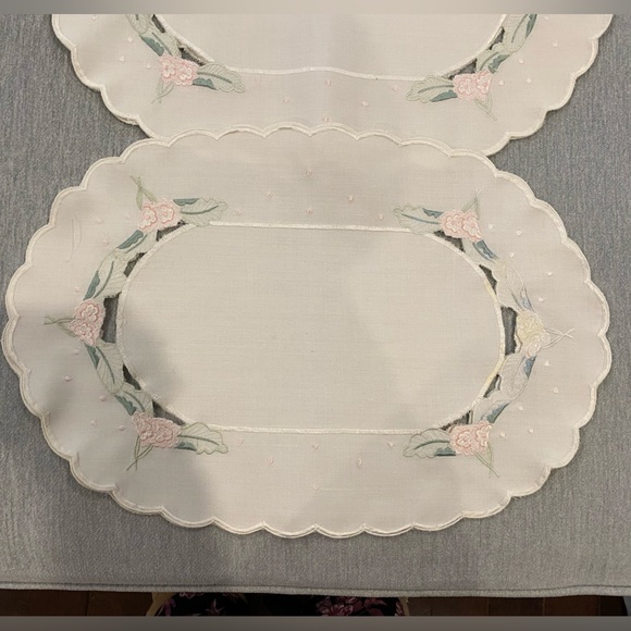 VTG Set of 4 Oval Cotton Placemats with Scalloped Edges and Embroidery - Picture 6 of 9